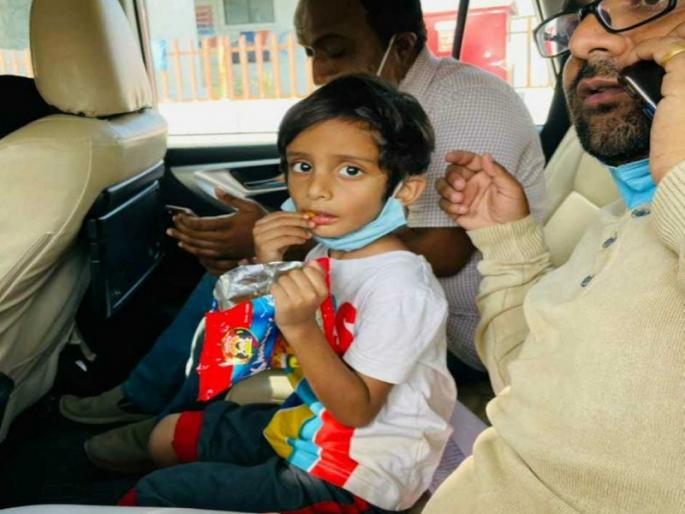 swarnav chavan kidnapping case search for the abductor continues dog team | स्वर्णव चव्हाण अपहरण प्रकरण: अपहरणकर्त्याचा शोध सुरूच, श्वान पथकाचीही मदत swarnav chavan kidnapping case search for the abductor continues dog team | स्वर्णव चव्हाण अपहरण प्रकरण: अपहरणकर्त्याचा शोध सुरूच, श्वान पथकाचीही मदत