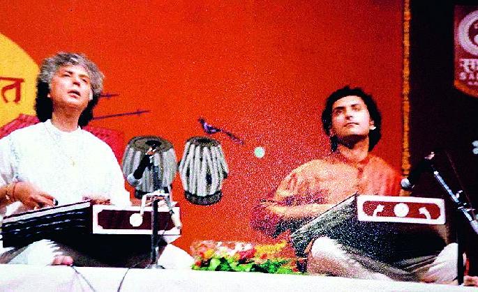 Pt. Shivkumar Sharma: Touching the heart-strings of Nagpur | Shivkumar Sharma : पं. शिवकुमार शर्मा यांचे स्वरतरंग नागपूरकरांच्या आठवणीत Pt. Shivkumar Sharma: Touching the heart-strings of Nagpur | Shivkumar Sharma : पं. शिवकुमार शर्मा यांचे स्वरतरंग नागपूरकरांच्या आठवणीत