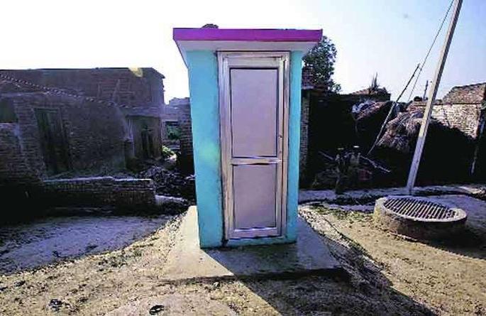 washim district second place in complaince of toilets target | शौचालय उद्दिष्टपूर्तीत वाशिम जिल्हा राज्यात दुसरा washim district second place in complaince of toilets target | शौचालय उद्दिष्टपूर्तीत वाशिम जिल्हा राज्यात दुसरा