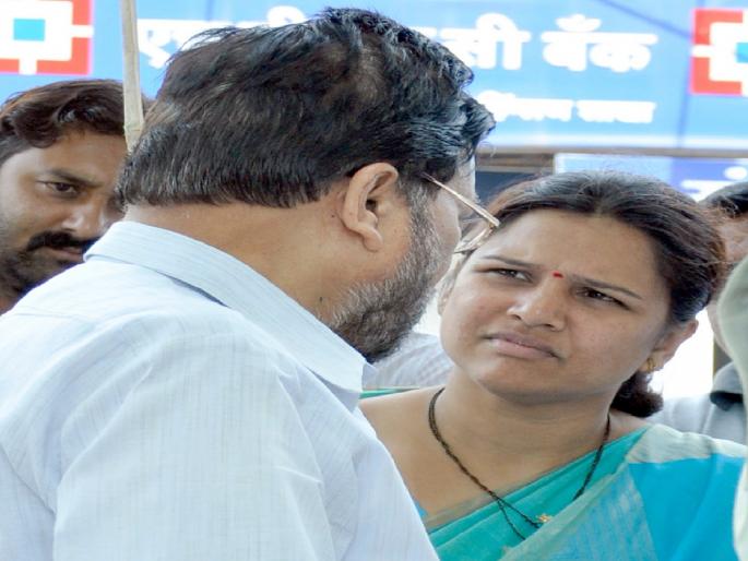 Curious about Swati Kori upcoming move in Gadhinglaj politics | स्वातीताई कोणता झेंडा हाती घेणार?; 'गडहिंग्लज'सह कोल्हापूर जिल्ह्याला उत्सुकता Curious about Swati Kori upcoming move in Gadhinglaj politics | स्वातीताई कोणता झेंडा हाती घेणार?; 'गडहिंग्लज'सह कोल्हापूर जिल्ह्याला उत्सुकता