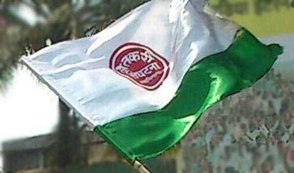 Congress leaders are upset with the entry of self-respect | स्वाभिमानीच्या एन्ट्रीने काँग्रेसचे नेते अस्वस्थ Congress leaders are upset with the entry of self-respect | स्वाभिमानीच्या एन्ट्रीने काँग्रेसचे नेते अस्वस्थ