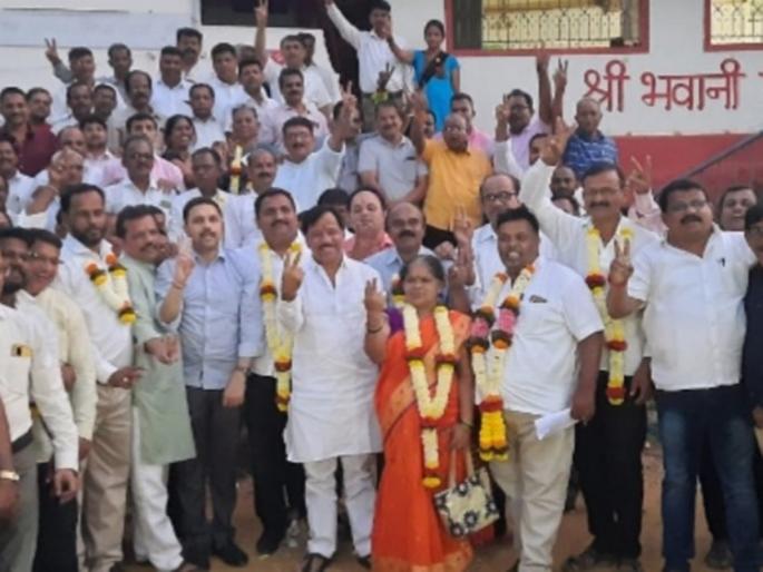 Mahavikas Aghadi clear in Sawantwadi buying and selling union election | सावंतवाडी खरेदी विक्री संघ निवडणूकीत महाविकास आघाडीचा सुपडासाफ Mahavikas Aghadi clear in Sawantwadi buying and selling union election | सावंतवाडी खरेदी विक्री संघ निवडणूकीत महाविकास आघाडीचा सुपडासाफ