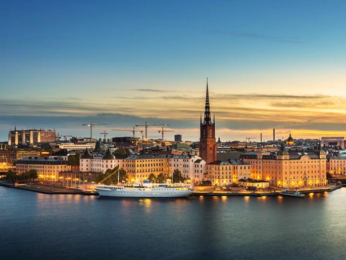 Don't like the country? Then take the money and go! Sweden's decision will also pay the travel fare | देश आवडला नाही? मग पैसे घ्या अन् चालते व्हा! स्वीडनचा निर्णय, प्रवासाचे भाडेही देणार Don't like the country? Then take the money and go! Sweden's decision will also pay the travel fare | देश आवडला नाही? मग पैसे घ्या अन् चालते व्हा! स्वीडनचा निर्णय, प्रवासाचे भाडेही देणार