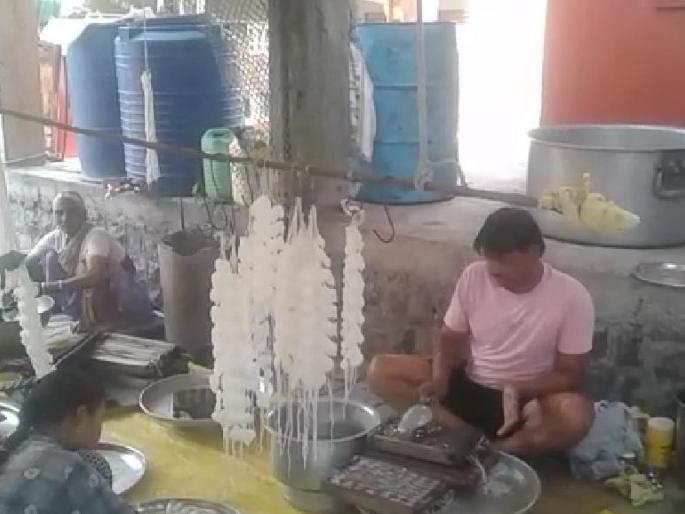 The task of making traditional sweet for Holi | होळीनिमित्त पारंपरिक गाठ्या बनविण्याचे काम तेजीत The task of making traditional sweet for Holi | होळीनिमित्त पारंपरिक गाठ्या बनविण्याचे काम तेजीत