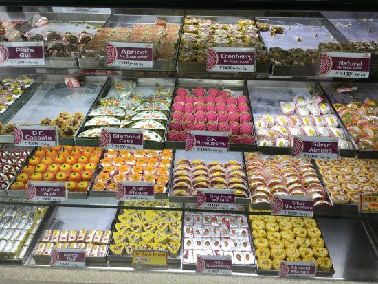 Now add 'Expiry Date' to open sweets too! | आता खुल्या मिठाईवरही टाका ‘एक्सपायरी डेट’! Now add 'Expiry Date' to open sweets too! | आता खुल्या मिठाईवरही टाका ‘एक्सपायरी डेट’!