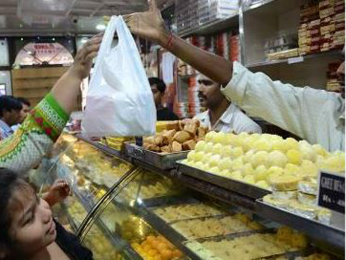 In Nashik, the demand for ransom was taken by the sweet seller | नाशिकमध्ये मिठाईविक्रेत्याकडे खंडणीची मागणी करून मारहाण  In Nashik, the demand for ransom was taken by the sweet seller | नाशिकमध्ये मिठाईविक्रेत्याकडे खंडणीची मागणी करून मारहाण