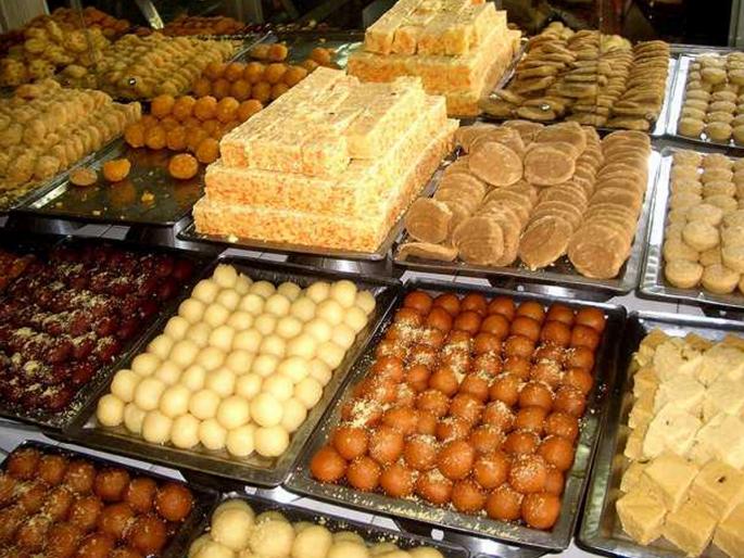 Solapuri Dalipi; 10 thousand kg of sweets | सोलापुरी दुवाळी ; १० हजार किलो खव्याची मिठाई