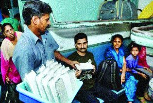 Train passengers can check the quality of the food | रेल्वे प्रवाशांना तपासता येणार खाद्यपदार्थांची गुणवत्ता Train passengers can check the quality of the food | रेल्वे प्रवाशांना तपासता येणार खाद्यपदार्थांची गुणवत्ता