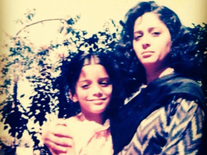 Did you know this small girl, today there is a famous actress in marathi cinema | फोटोत दिसणाऱ्या या मुलीला ओळखलंत का?; मराठी सिनेसृष्टीतील आहे प्रसिद्ध अभिनेत्री, आई देखील आहे अभिनेत्री Did you know this small girl, today there is a famous actress in marathi cinema | फोटोत दिसणाऱ्या या मुलीला ओळखलंत का?; मराठी सिनेसृष्टीतील आहे प्रसिद्ध अभिनेत्री, आई देखील आहे अभिनेत्री