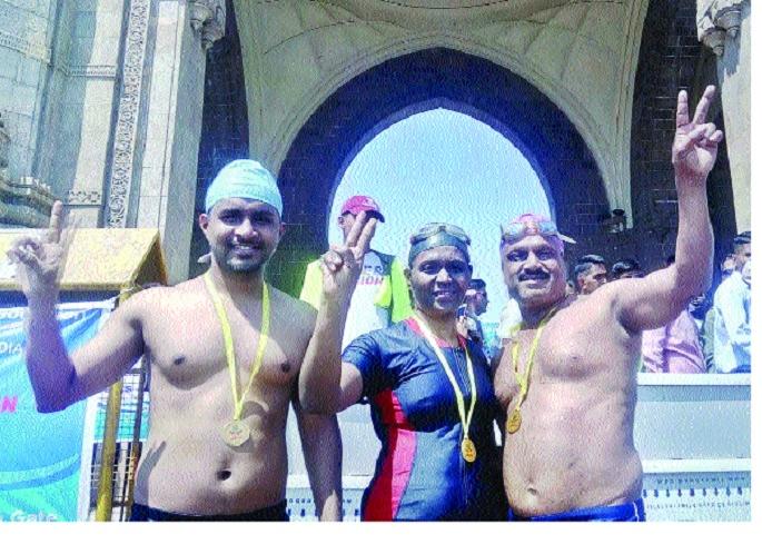 Unique record in marine swimmer - i-dad, child's success in swimming pool at the same time | सागरी जलतरणमध्ये अनोखा विक्रम -आई-वडील, मुलाचे एकाचवेळी जलतरण स्पर्धेमध्ये यश Unique record in marine swimmer - i-dad, child's success in swimming pool at the same time | सागरी जलतरणमध्ये अनोखा विक्रम -आई-वडील, मुलाचे एकाचवेळी जलतरण स्पर्धेमध्ये यश