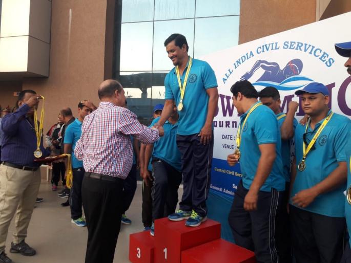 Wishful performances of the Deputy ingineer in the National Swimming Championship | राष्ट्रीय जलतरण स्पर्धेत वाशिमच्या उपअभियंत्यांची चमकदार कामगिरी Wishful performances of the Deputy ingineer in the National Swimming Championship | राष्ट्रीय जलतरण स्पर्धेत वाशिमच्या उपअभियंत्यांची चमकदार कामगिरी