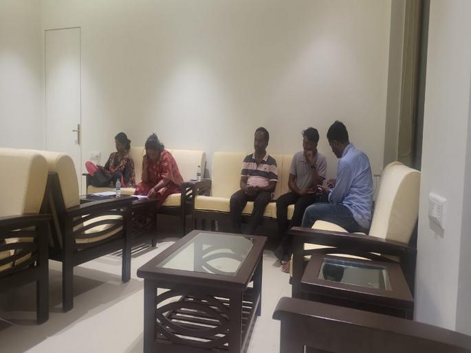 The march of thousands of daily wage workers of tribal ashram schools stopped at Khardi | हजारो आदिवासी आश्रमशाळेतील रोजंदारी कर्मचाऱ्यांचा बिऱ्हाड मोर्चा खर्डीतच थांबला The march of thousands of daily wage workers of tribal ashram schools stopped at Khardi | हजारो आदिवासी आश्रमशाळेतील रोजंदारी कर्मचाऱ्यांचा बिऱ्हाड मोर्चा खर्डीतच थांबला