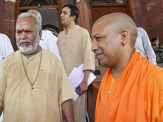 Shocking! Rape is not a crime against Chinmayanand by SIT, on the contrary arrest 3 friends of girl | धक्कादायक ! चिन्मयानंदांविरुद्ध बलात्काराचा गुन्हाच नाही, पीडित मुलीवरच खटला