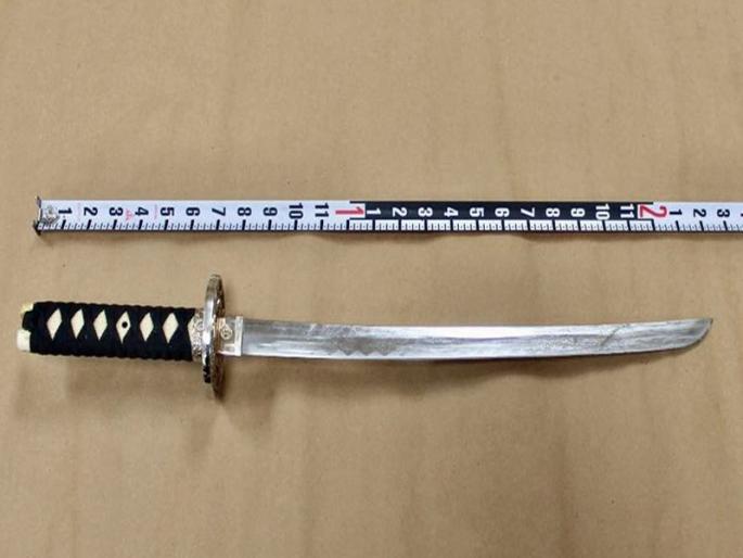 Police arrested those who used to take sword from Wadala village | वडाळा गावातून तलवार बाळगणाऱ्यास पोलिसांकडून अटक Police arrested those who used to take sword from Wadala village | वडाळा गावातून तलवार बाळगणाऱ्यास पोलिसांकडून अटक