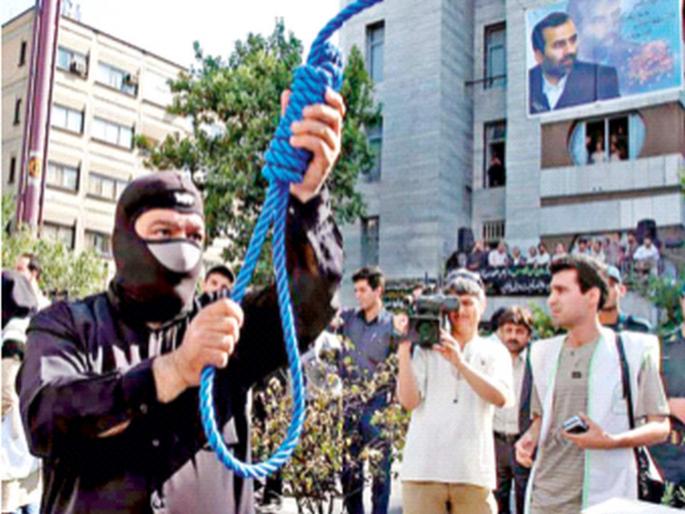 Accused of rape?- Hanged without investigation! | बलात्काराचा आरोप?- चौकशी न करता फाशी!  Accused of rape?- Hanged without investigation! | बलात्काराचा आरोप?- चौकशी न करता फाशी!