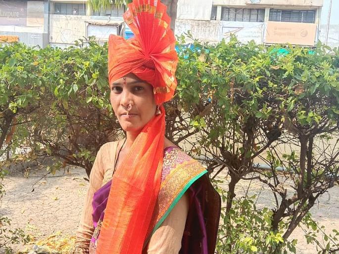 Women;s Day Special: Village 'businesswoman' works to save 27 women from savings group | Women;s Day Special: गावाकडची 'बिझनेसवूमन', लघु-उद्योगातून 27 महिलांना दिला रोजगार Women;s Day Special: Village 'businesswoman' works to save 27 women from savings group | Women;s Day Special: गावाकडची 'बिझनेसवूमन', लघु-उद्योगातून 27 महिलांना दिला रोजगार