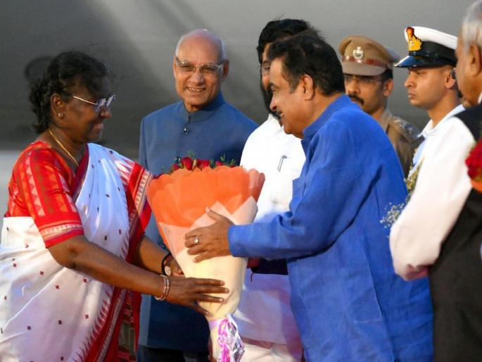 Arrival of President Draupadi Murmu in Nagpur, stay at Raj Bhavan | राष्ट्रपती द्रौपदी मुर्मू यांचे नागपुरात आगमन, राजभवनात मुक्काम Arrival of President Draupadi Murmu in Nagpur, stay at Raj Bhavan | राष्ट्रपती द्रौपदी मुर्मू यांचे नागपुरात आगमन, राजभवनात मुक्काम