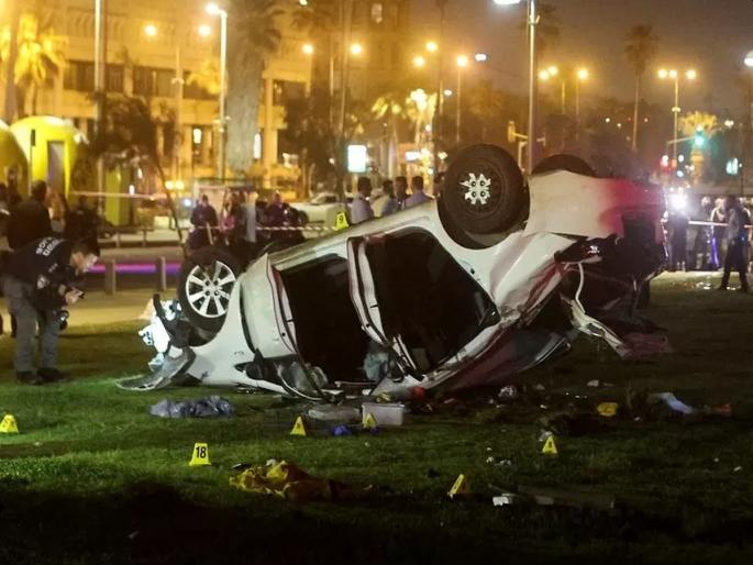 Cowardly terrorist attack in Israel! Car rammed into crowd, three killed in firing | इस्त्रायलमध्ये भ्याड हल्ला! गर्दीत कार घुसवली, गोळीबारात तिघांचा मृत्यू Cowardly terrorist attack in Israel! Car rammed into crowd, three killed in firing | इस्त्रायलमध्ये भ्याड हल्ला! गर्दीत कार घुसवली, गोळीबारात तिघांचा मृत्यू