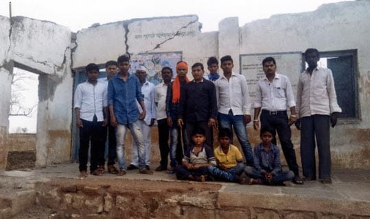 school rooms nat repaired at washim district | ठरावानंतरही क्षतिग्रस्त वर्गखोल्या ‘जैसे थे’ school rooms nat repaired at washim district | ठरावानंतरही क्षतिग्रस्त वर्गखोल्या ‘जैसे थे’