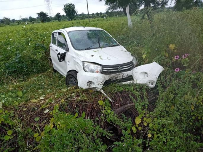 Accident on Nagpur-Amravati highway; The couple survived | नागपूर-अमरावती महामार्गावर अपघात; जोडपे बचावले Accident on Nagpur-Amravati highway; The couple survived | नागपूर-अमरावती महामार्गावर अपघात; जोडपे बचावले