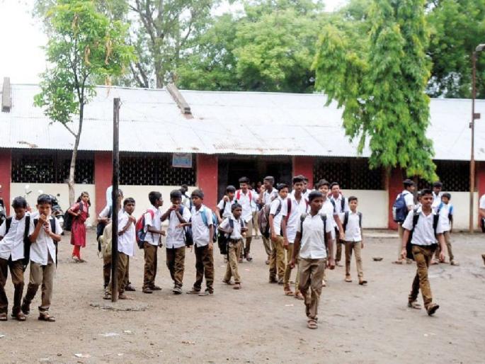 There are no teachers in 51 schools of Zilla Parishad, chaos in education committee | जिल्हा परिषदेच्या ५१ शाळांत शिक्षकच नाही, शिक्षण समितीत पडसाद There are no teachers in 51 schools of Zilla Parishad, chaos in education committee | जिल्हा परिषदेच्या ५१ शाळांत शिक्षकच नाही, शिक्षण समितीत पडसाद