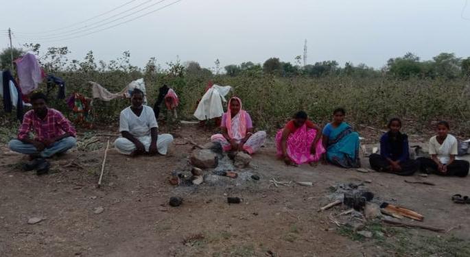 Sir, please send us to our village. | Corona Virus in Chandrapur; साहेब, आम्हाला आमच्या गावाला पोहचवा ना...... Sir, please send us to our village. | Corona Virus in Chandrapur; साहेब, आम्हाला आमच्या गावाला पोहचवा ना......
