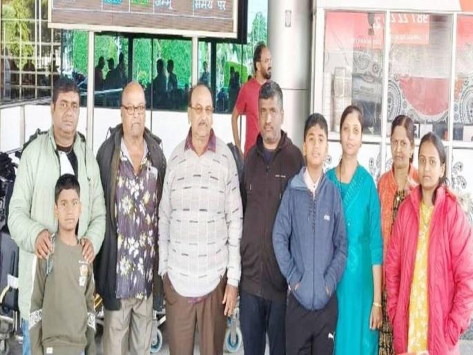 Pahalgam Terror Attack: 'We left Pahalgam and were attacked...' 10 tourists stranded due to cloudburst return | ‘पहलगाममधून बाहेर पडलो अन् हल्ला...’ ढगफुटीमुळे अडकलेले १० पर्यटक परतले Pahalgam Terror Attack: 'We left Pahalgam and were attacked...' 10 tourists stranded due to cloudburst return | ‘पहलगाममधून बाहेर पडलो अन् हल्ला...’ ढगफुटीमुळे अडकलेले १० पर्यटक परतले