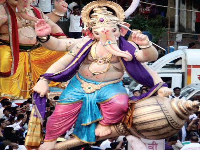 Decoration is a feature of 'Hindu Awakening' | सजावट हेच ‘हिंदू जागृती’चे वैशिष्ट्य Decoration is a feature of 'Hindu Awakening' | सजावट हेच ‘हिंदू जागृती’चे वैशिष्ट्य