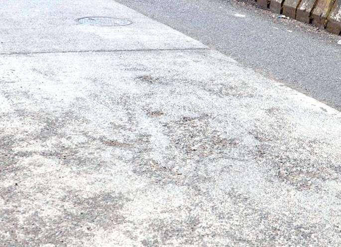 Concrete streets glow in the face of elections! | कल्याण-डोंबिवलीत निवडणुकीच्या तोंडावर काँक्रिट रस्त्यांचा मुलामा! Concrete streets glow in the face of elections! | कल्याण-डोंबिवलीत निवडणुकीच्या तोंडावर काँक्रिट रस्त्यांचा मुलामा!