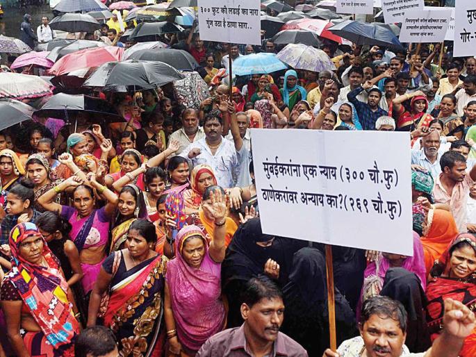 Slum-bearers' front for a 4-square-foot house | ३०० चौरस फुटांच्या घरासाठी झोपडपट्टीधारकांचा ठाण्यात मोर्चा Slum-bearers' front for a 4-square-foot house | ३०० चौरस फुटांच्या घरासाठी झोपडपट्टीधारकांचा ठाण्यात मोर्चा