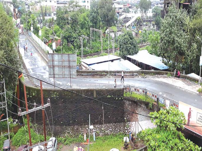 Railway administration delays on corner bridge; Draft submitted by the municipality | कोपर पुलाबाबत रेल्वे प्रशासन ढिम्म; महापालिकेकडून आराखडा सादर Railway administration delays on corner bridge; Draft submitted by the municipality | कोपर पुलाबाबत रेल्वे प्रशासन ढिम्म; महापालिकेकडून आराखडा सादर