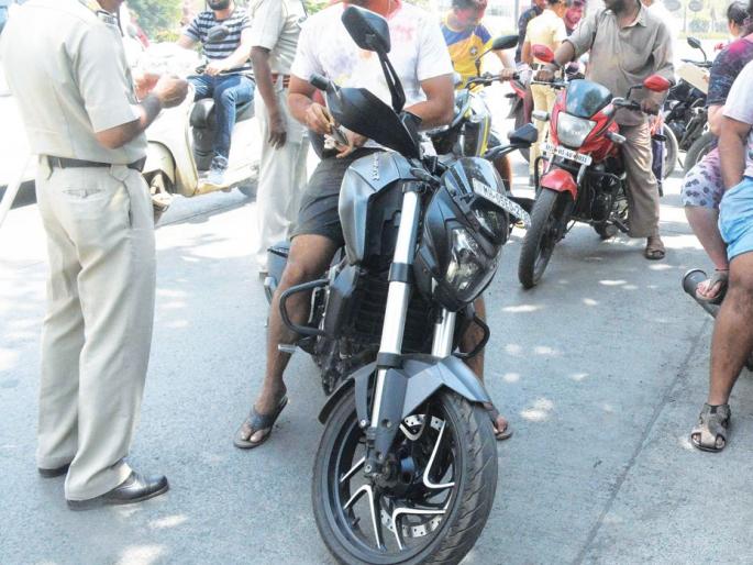 Holi 2020: Thane police landed १२४ Talarimang zing | Holi 2020: ठाणे पोलिसांनी उतरवली १२४ तळीरामांची झिंग Holi 2020: Thane police landed १२४ Talarimang zing | Holi 2020: ठाणे पोलिसांनी उतरवली १२४ तळीरामांची झिंग