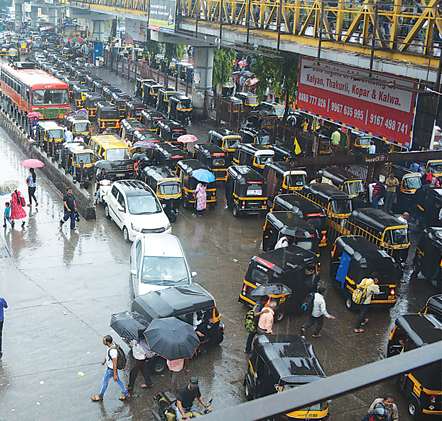 Tender for development of welfare station premises; Approval of tender for installation of CCTV | कल्याण स्टेशन परिसर विकासासाठी फेरनिविदा; २००६ सीसीटीव्ही बसवण्याच्या निविदेस मंजुरी