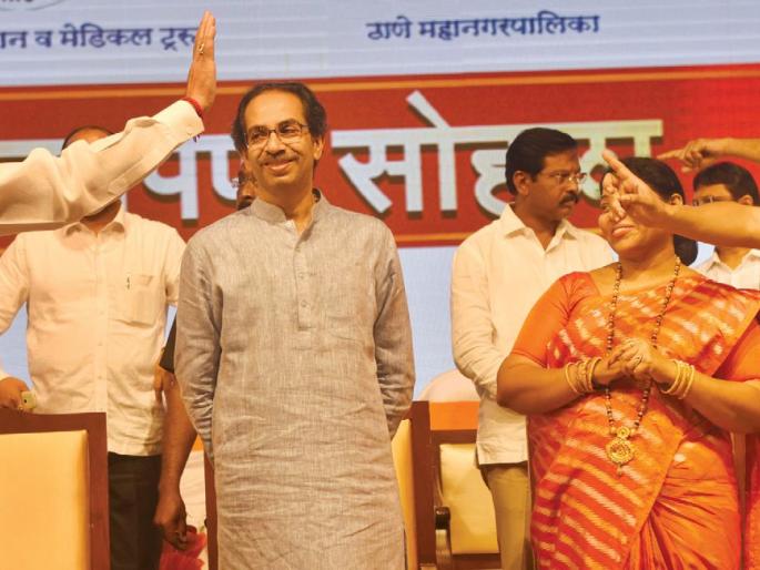  Matoshree blows up on controversy Guardian ministers beat commissioners | मातोश्रीवर मिटलेल्या वादाला ठाण्यात फोडणी; पालकमंत्र्यांनी मारला आयुक्तांना टोला