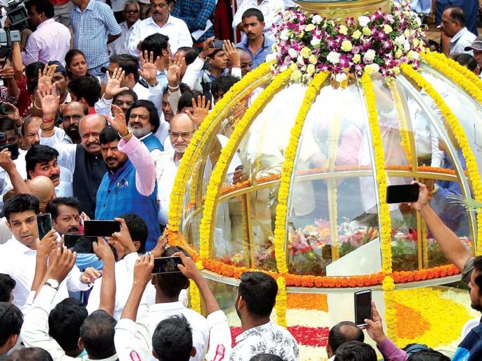 The inauguration of the unbroken Bhimajyoti at Chaitybhumi; Replica in bronze | चैत्यभूमी येथील अखंड भीमज्योतीचे लोकार्पण; ब्राँझमध्ये प्रतिकृती The inauguration of the unbroken Bhimajyoti at Chaitybhumi; Replica in bronze | चैत्यभूमी येथील अखंड भीमज्योतीचे लोकार्पण; ब्राँझमध्ये प्रतिकृती