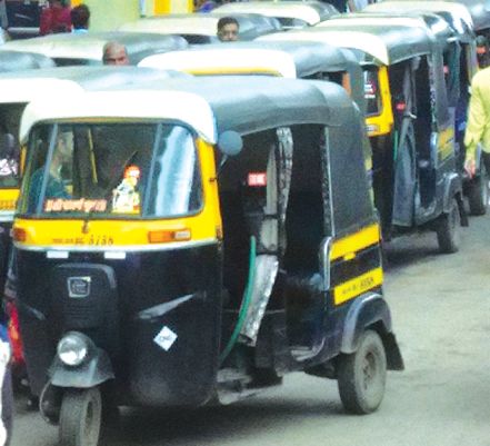 Share to RTO for Share Rickshaw; Letter from corporator | शेअर रिक्षासाठी आरटीओला साकडे; नगरसेविकेने दिले पत्र Share to RTO for Share Rickshaw; Letter from corporator | शेअर रिक्षासाठी आरटीओला साकडे; नगरसेविकेने दिले पत्र