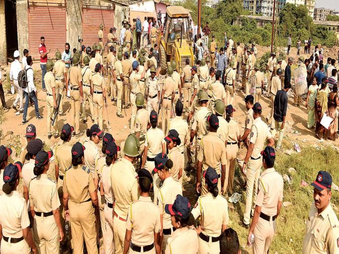 The general public was enthralled with the action of the lamp | दिव्याच्या कारवाईत भरडला गेला सर्वसामान्य नागरिक; अधिकाऱ्यांवरही कारवाई करण्याची मागणी The general public was enthralled with the action of the lamp | दिव्याच्या कारवाईत भरडला गेला सर्वसामान्य नागरिक; अधिकाऱ्यांवरही कारवाई करण्याची मागणी