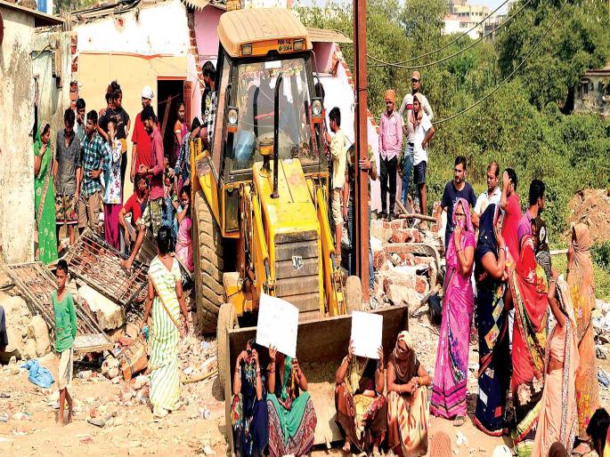 Was it our only fault when it came time for us to be homeless? | आमच्यावर बेघर होण्याची वेळ आली त्यात आमच्या एकट्याचाच दोष होता का?