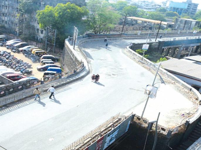 Corner pool stuck in tender round; Third tender dismissal due to errors in the documents | कोपर पूल अडकला निविदेच्या फेऱ्यात; कागदपत्रांमधील त्रुटीमुळे तिसरी निविदाही बाद Corner pool stuck in tender round; Third tender dismissal due to errors in the documents | कोपर पूल अडकला निविदेच्या फेऱ्यात; कागदपत्रांमधील त्रुटीमुळे तिसरी निविदाही बाद