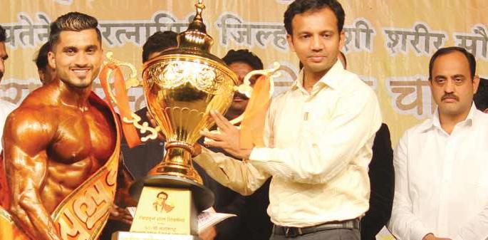 Akshay becomes the standard of 'Maharashtra Kumar'; Success achieved for the second time in a row | अक्षय ठरला ‘महाराष्ट्रकुमार’चा मानकरी; सलग दुसऱ्यांदा मिळविले यश Akshay becomes the standard of 'Maharashtra Kumar'; Success achieved for the second time in a row | अक्षय ठरला ‘महाराष्ट्रकुमार’चा मानकरी; सलग दुसऱ्यांदा मिळविले यश