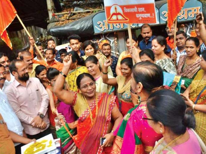 Shiv Sena enthusiasts in Thane; Eknath Shinde elected as group leader | ठाण्यात शिवसैनिकांचा जल्लोष; एकनाथ शिंदे यांची गटनेतेपदी निवड Shiv Sena enthusiasts in Thane; Eknath Shinde elected as group leader | ठाण्यात शिवसैनिकांचा जल्लोष; एकनाथ शिंदे यांची गटनेतेपदी निवड