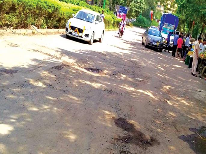 Struggle against road conditions in Thane on social media; Traffic congestion | ठाण्यात रस्त्यांच्या दुरवस्थेविरोधात होतोय सोशल मीडियावर टाहो; वाहतूककोंडीने झाले त्रस्त