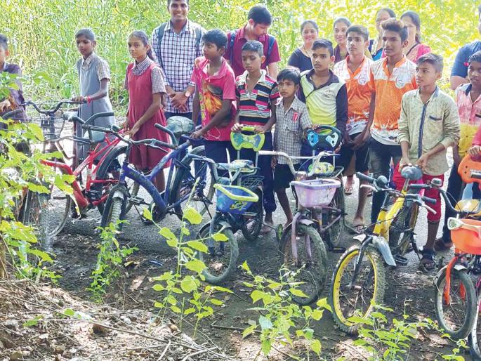 Education for tribal children Distribution of bicycles in Thakurpada | आदिवासी मुलांचा शिक्षणाचा मार्ग सुखकर; ठाकूरपाड्यात सायकलींचे वाटप Education for tribal children Distribution of bicycles in Thakurpada | आदिवासी मुलांचा शिक्षणाचा मार्ग सुखकर; ठाकूरपाड्यात सायकलींचे वाटप