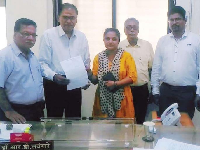 Lokmat Impact: Leprosy Lacey finally appoints 'dresser' | लोकमत इम्पॅक्ट : कुष्ठरुग्णसेविकेची अखेर ‘ड्रेसर’पदी नियुक्ती Lokmat Impact: Leprosy Lacey finally appoints 'dresser' | लोकमत इम्पॅक्ट : कुष्ठरुग्णसेविकेची अखेर ‘ड्रेसर’पदी नियुक्ती