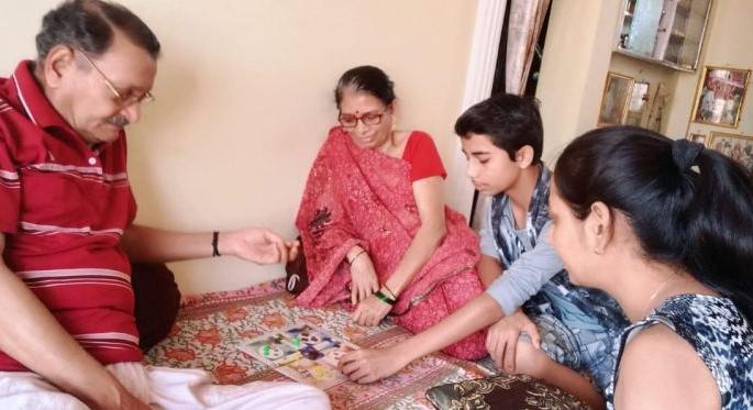 Mobile, games, family fun and work .. | मोबाईल, खेळ, कुटुंबासोबत विरंगुळा आणि घरकाम बस्स.. Mobile, games, family fun and work .. | मोबाईल, खेळ, कुटुंबासोबत विरंगुळा आणि घरकाम बस्स..