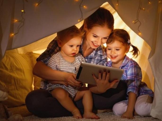 Alert : Are you giving a phone, tab in the hands of children? | लहान मुलांच्या हातात फोन, टॅब देत आहात ?... तर मग वेळीच सावध व्हा Alert : Are you giving a phone, tab in the hands of children? | लहान मुलांच्या हातात फोन, टॅब देत आहात ?... तर मग वेळीच सावध व्हा