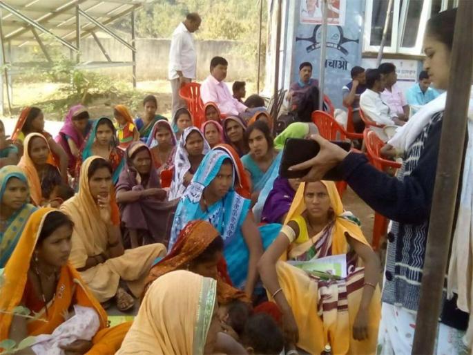 Public awareness among women through the animation in Taloda and Dhadgaon taluka | तळोदा व धडगाव तालुक्यात अॅनिमेशनद्वारे महिलांमध्ये जनजागृती Public awareness among women through the animation in Taloda and Dhadgaon taluka | तळोदा व धडगाव तालुक्यात अॅनिमेशनद्वारे महिलांमध्ये जनजागृती