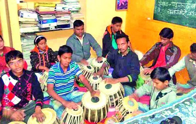 Welcome to New Year at a Mass Tabar! | मेहेकर येथे सामुदायिक तबला वादनाने नववर्षाचे स्वागत! Welcome to New Year at a Mass Tabar! | मेहेकर येथे सामुदायिक तबला वादनाने नववर्षाचे स्वागत!