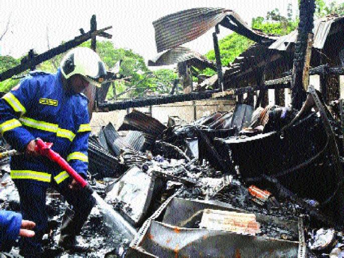 Taddev's RTO office took fire | ताडदेवच्या आरटीओ कार्यालयाला लागली आग Taddev's RTO office took fire | ताडदेवच्या आरटीओ कार्यालयाला लागली आग