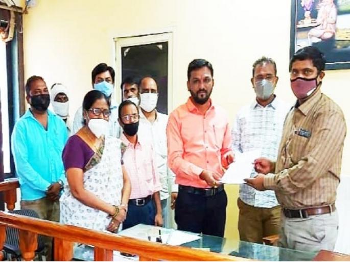 Mass leave agitation of revenue officers, employees; Effects on daytime work | महसुलाच्या अधिकारी, कर्मचाऱ्यांचे सामुहिक रजा आंदोलन; दिवसभराच्या कामकाजावर परिणाम Mass leave agitation of revenue officers, employees; Effects on daytime work | महसुलाच्या अधिकारी, कर्मचाऱ्यांचे सामुहिक रजा आंदोलन; दिवसभराच्या कामकाजावर परिणाम